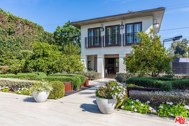 Building Photo - 618 N Beverly Dr