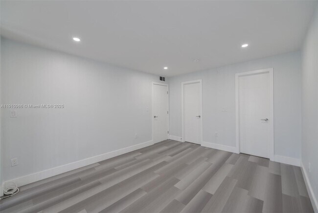 Building Photo - 1800 NW 24th Ave