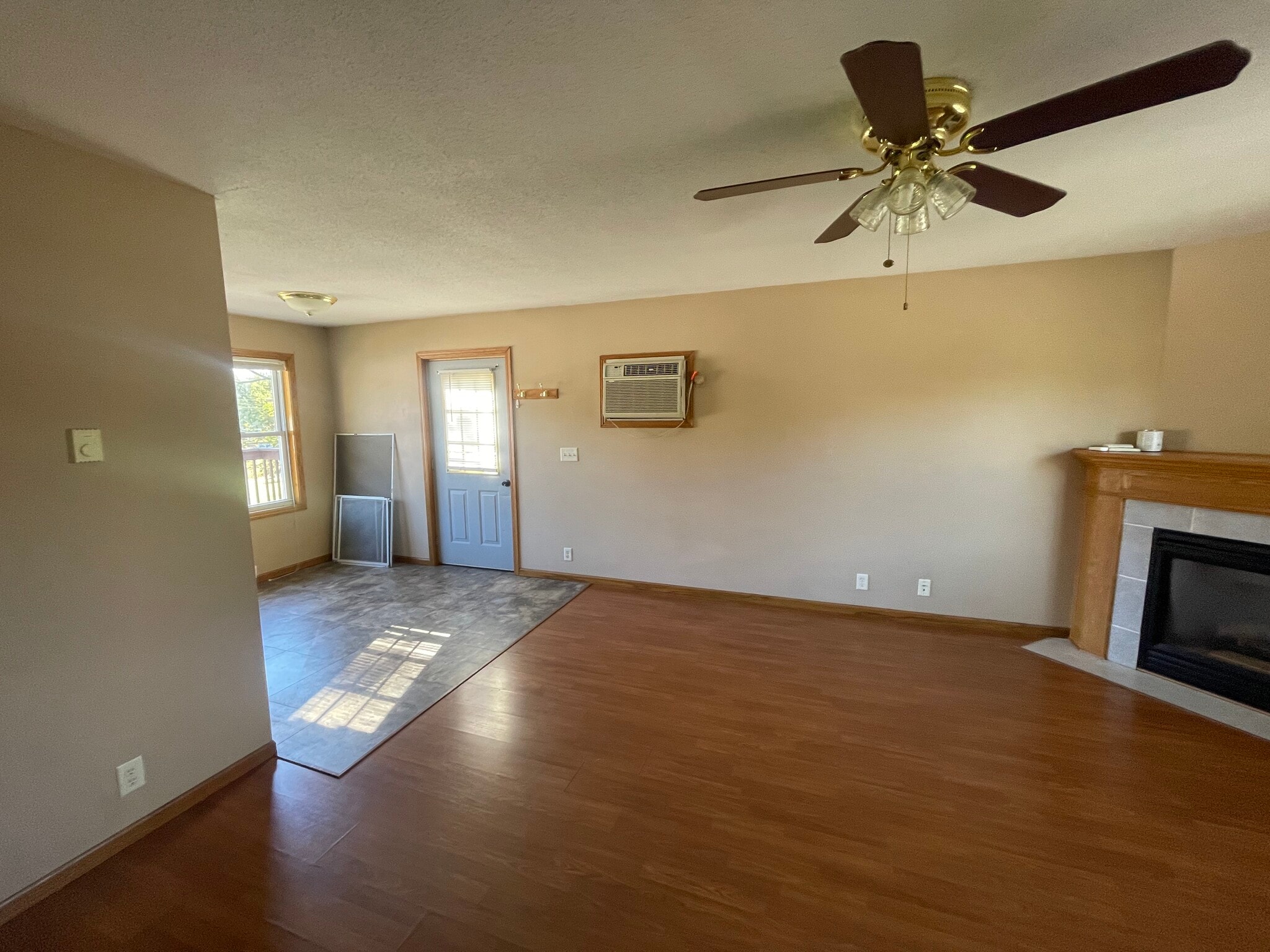 Living room/dining area Main entrance - 16988 N 7th St