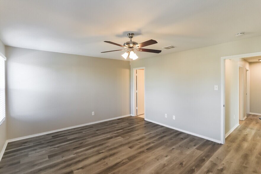 Building Photo - 6945 Meadow Way Ln