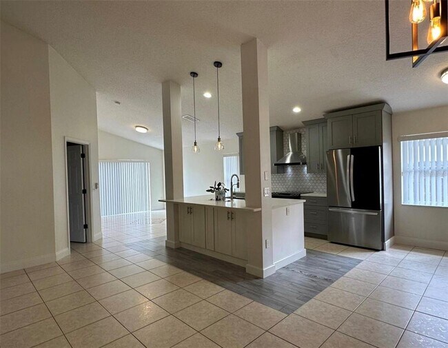 Building Photo - 10707 Flycast Cir