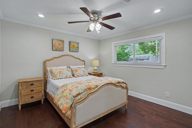 Building Photo - 751 Bison Dr