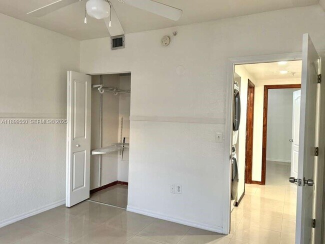 Building Photo - 420 E 1st Ave