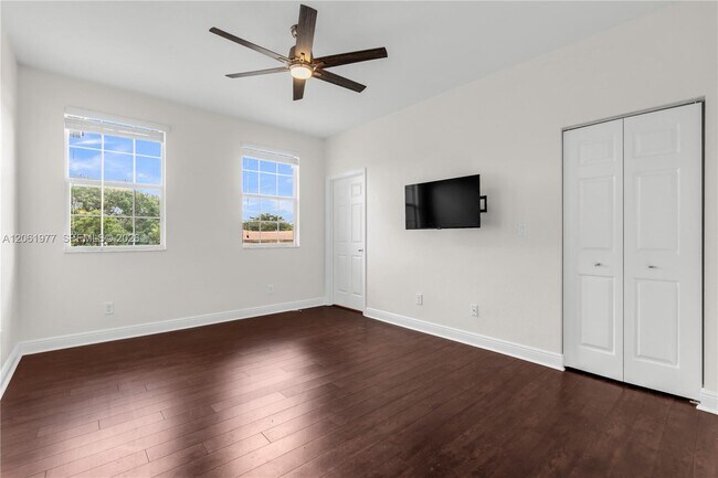 Building Photo - 936 SW 147th Ave
