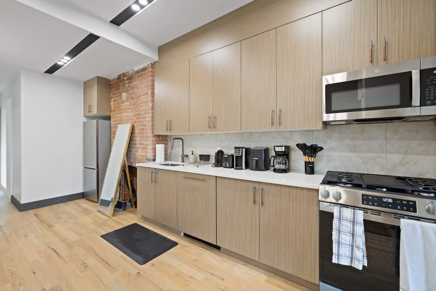 Building Photo - 115 Franklin St