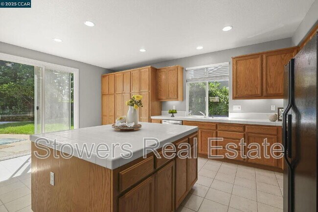 Building Photo - 2621 Carson Way