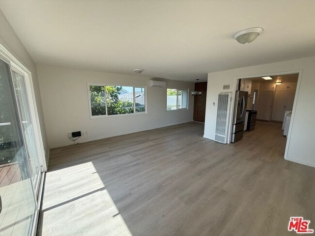 Building Photo - 3237 Midvale Ave