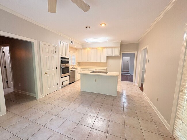 Building Photo - Newly Painted Germantown Home Minutes Away From Thornwood Market Row. Pets Are Welcome With Owner...