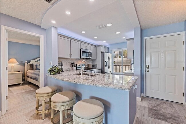 Building Photo - 6365 Bahia Del Mar Blvd S