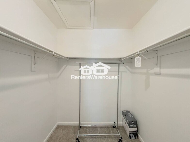 Building Photo - 5031 Clairmont Ct