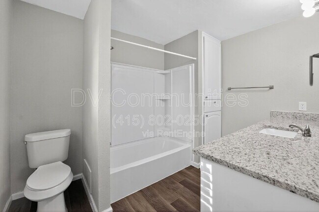 Building Photo - 936 N Las Vegas Trail