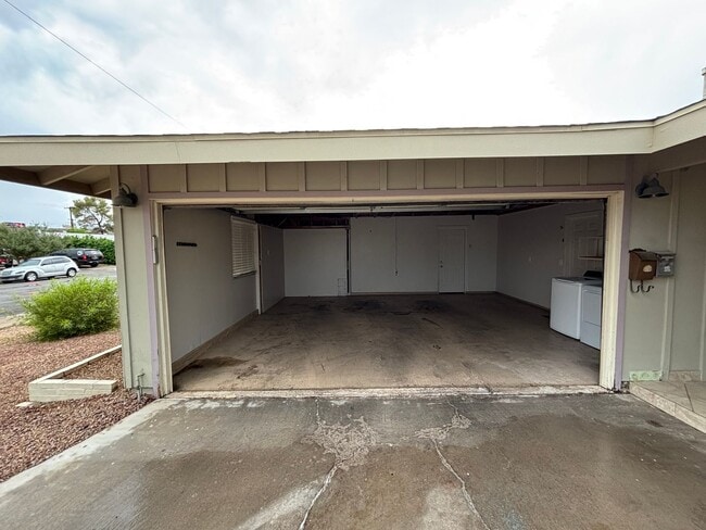 Building Photo - Beautiful single story 3BR/2BA home locate...