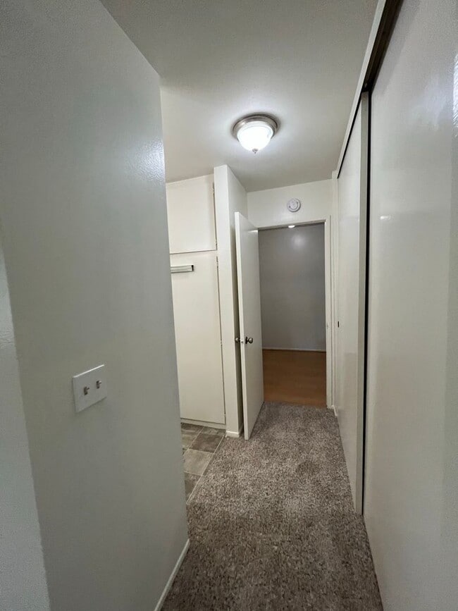 Building Photo - Beautiful 4 Bd Townhouse