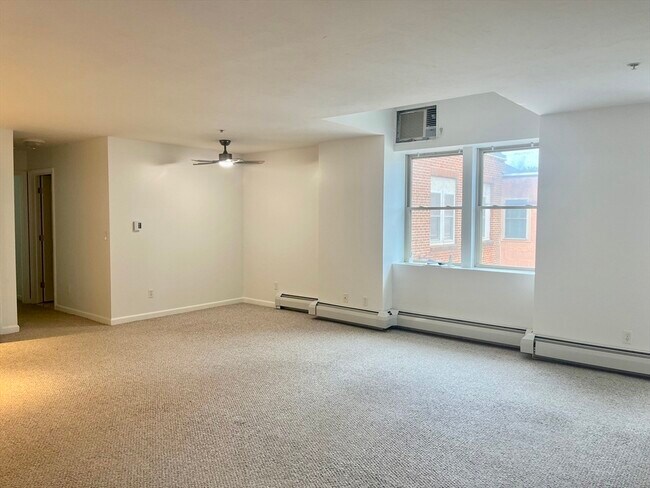 Building Photo - 205 Chapin St