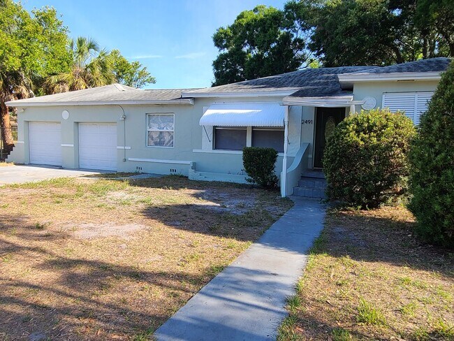 Building Photo - Stunning Corner-Lot Rental: 4BR/2BA with Courtyard