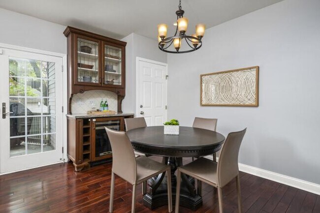 Building Photo - 5 bedroom in Chicago IL 60614