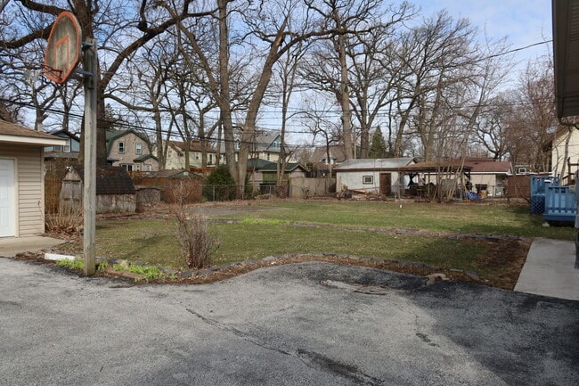 Building Photo - 9766 S Prospect Ave