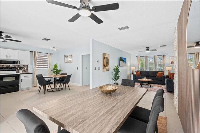 Building Photo - 304 SE 4th St