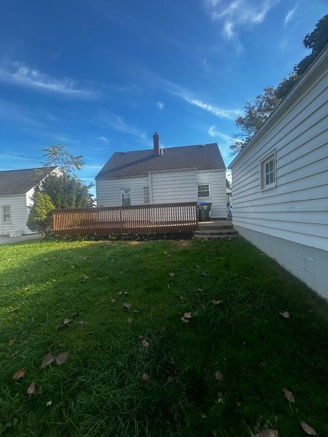 Building Photo - Charming 3 Bedroom, 2 Bathroom Home in Cuyahoga Falls