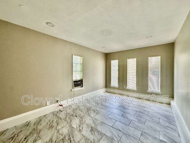 Building Photo - 214 Basswood Dr