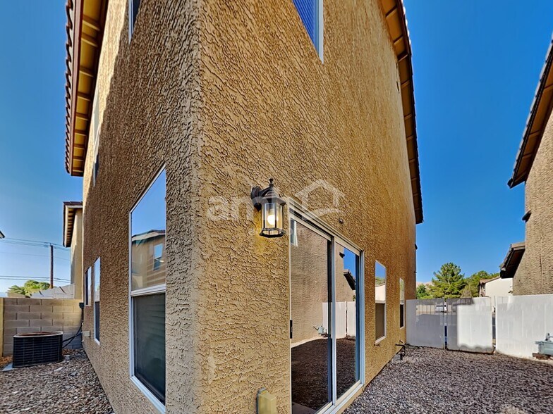 Building Photo - 1139 Black Cherry St