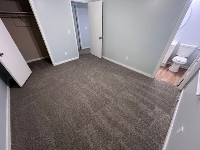 Building Photo - Move In Ready Spacious & Beautiful 3 Bedroom Duplex Unit Available!!!