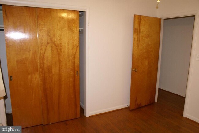 Building Photo - 6056 Lincoln Way W