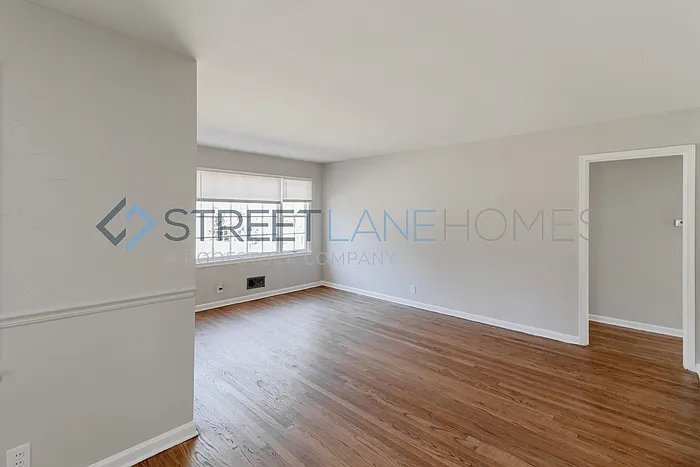 Building Photo - 831 Martinwood Rd