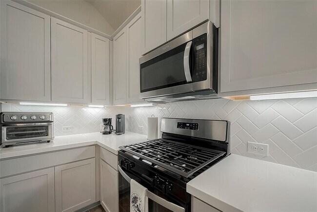 Building Photo - 15202 N Heron Heights Way