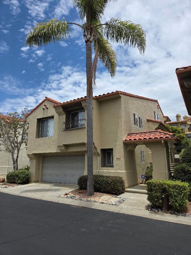 Building Photo - Spacious La Jolla Home in Gated Community