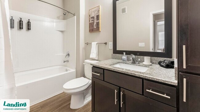 Building Photo - 915 Brentmoor Dr