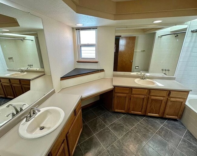 Building Photo - Finished Basement!