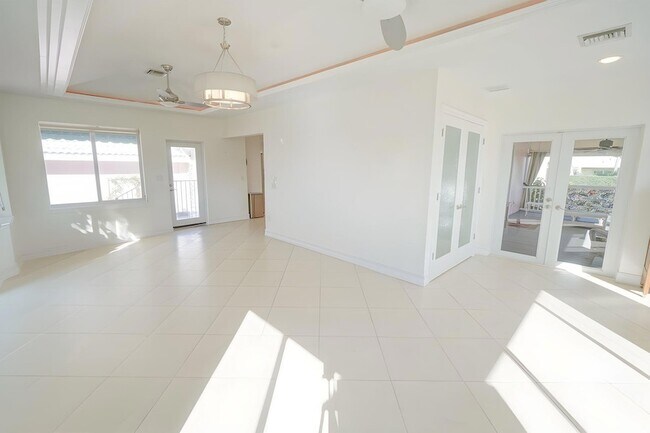 Building Photo - 3216 Karen Dr