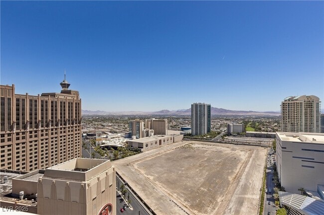 Building Photo - 2700 S Las Vegas Blvd
