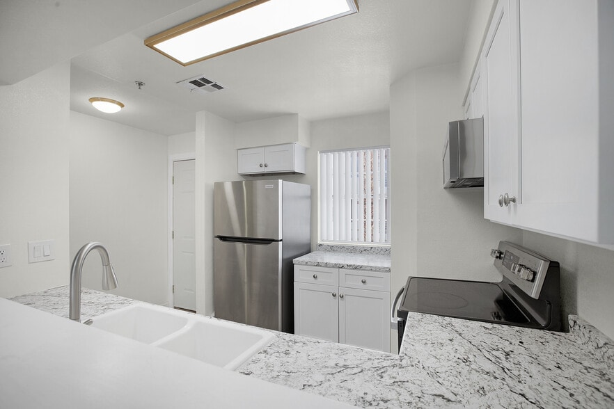 Stainless Appliances - 2076 Mesquite Ln