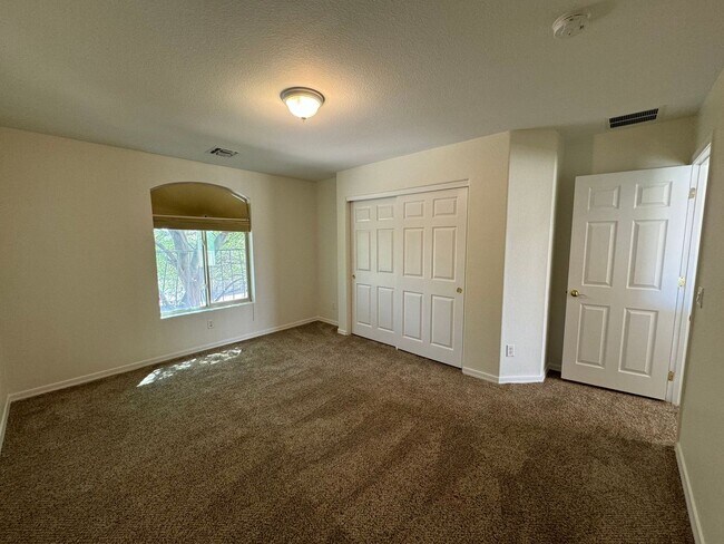 Building Photo - 4 Bedroom - 2.5 Bath - 2485 Sq. Ft - Sahuarita