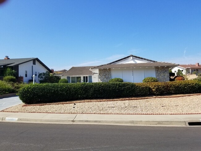 Building Photo - 16598 Bernardo Oaks Dr