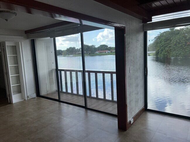 Building Photo - 6614 Miami Lakes Dr