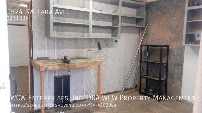 Building Photo - 1924 SW Tara Ave