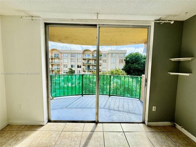 Building Photo - 9360 Fontainebleau Blvd