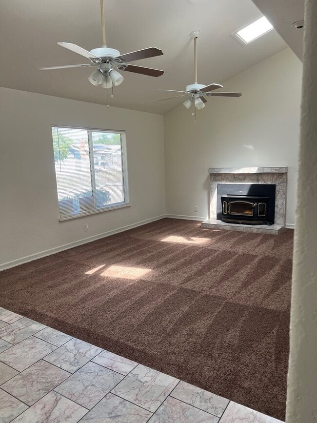 Building Photo - Remodeled 4+2 In Quiet Neighborhood - $2800