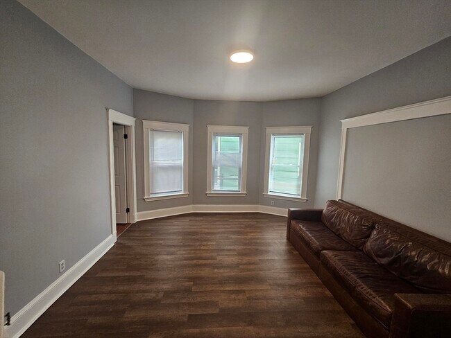 Building Photo - 320 Highland Ave