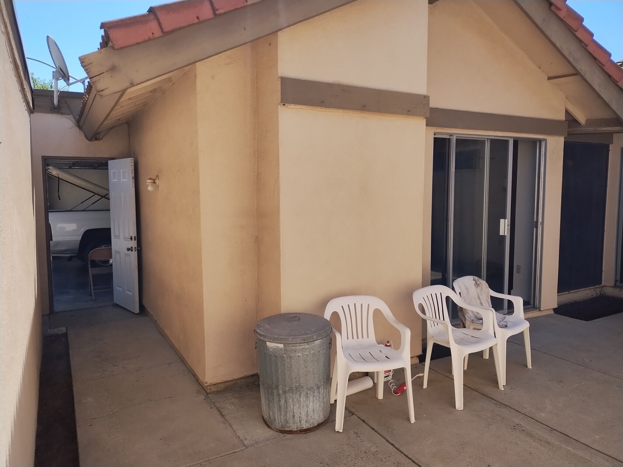 Building Photo - 3545 Fountain Way