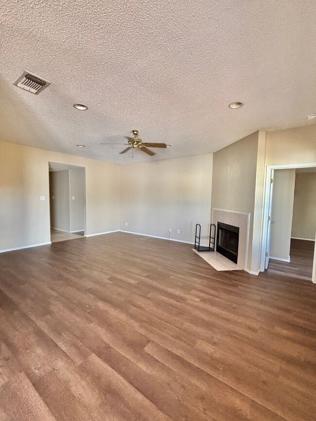 Building Photo - NOW AVAILABLE - 3 Bedroom Home in the PaulAnn Neighborhood!