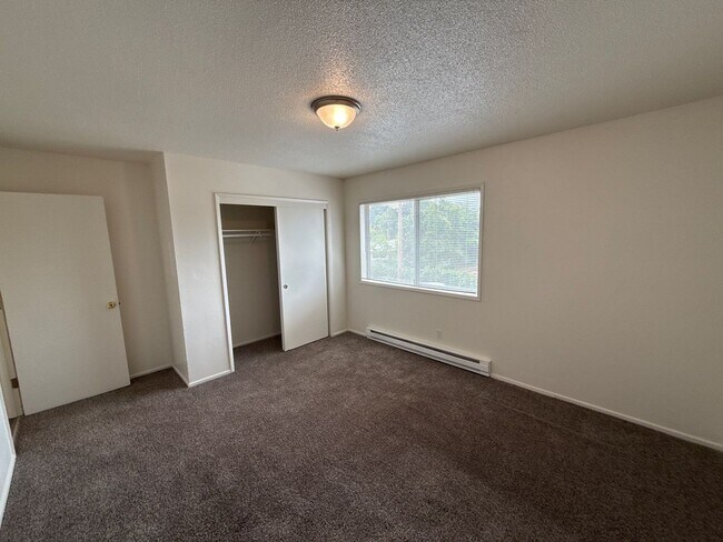 Building Photo - 3930 Iberis St NE
