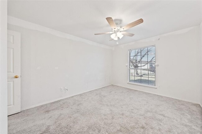 Building Photo - 210 Mesquite Cir