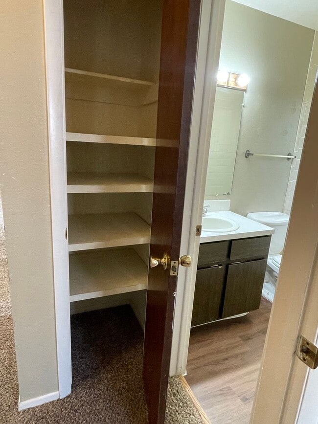 Building Photo - STUDENTS WELCOME! 4 Bed 2 Bath Home in West Ft Collins w/ Garage and Fenced Yard