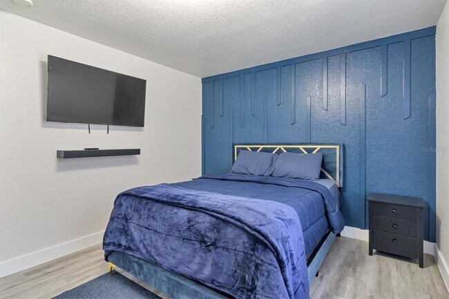 Building Photo - 16748 Lazy Breeze Loop