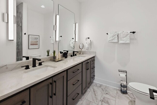 Building Photo - 3206 West End Cir