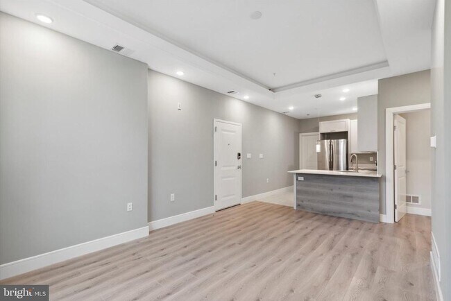 Building Photo - 1133 E Columbia Ave